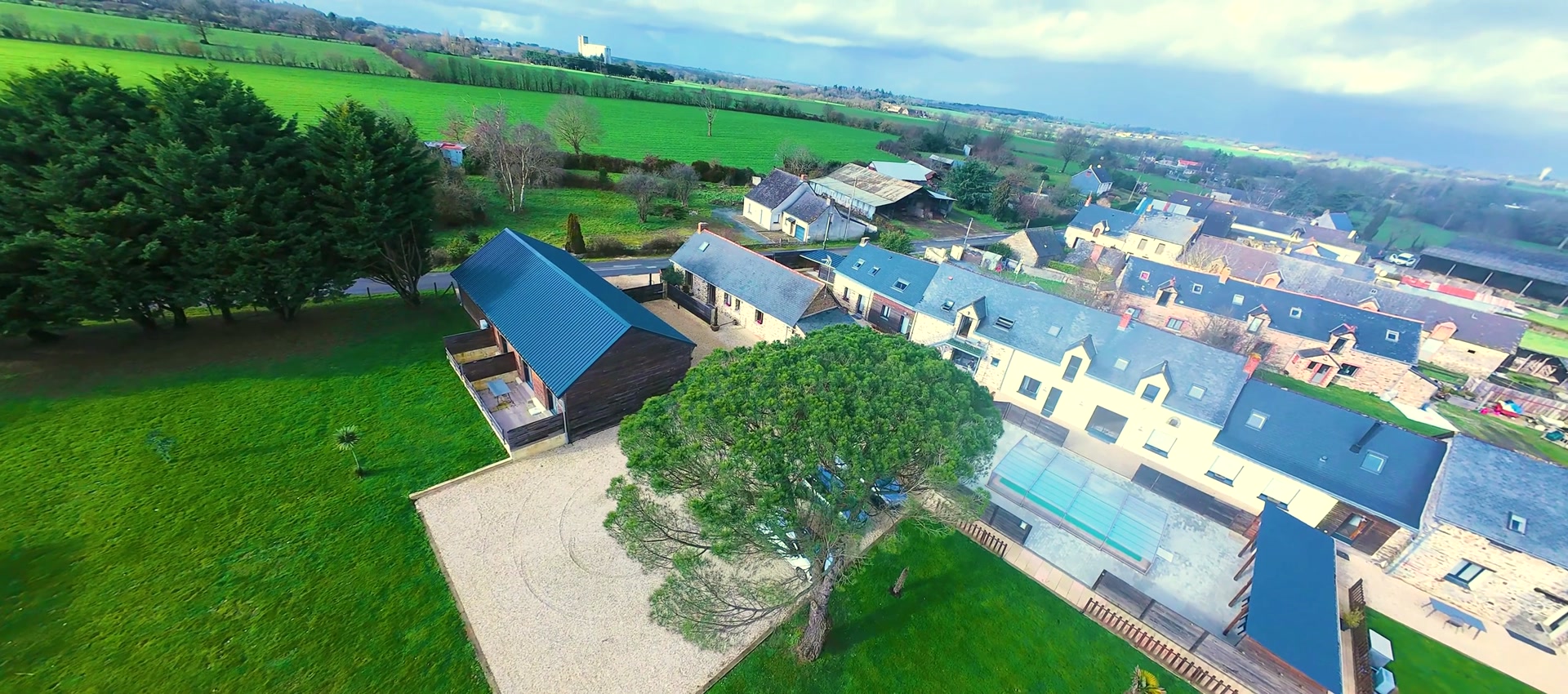 Vue aérienne du domaine des Gîtes du Petit Marcel